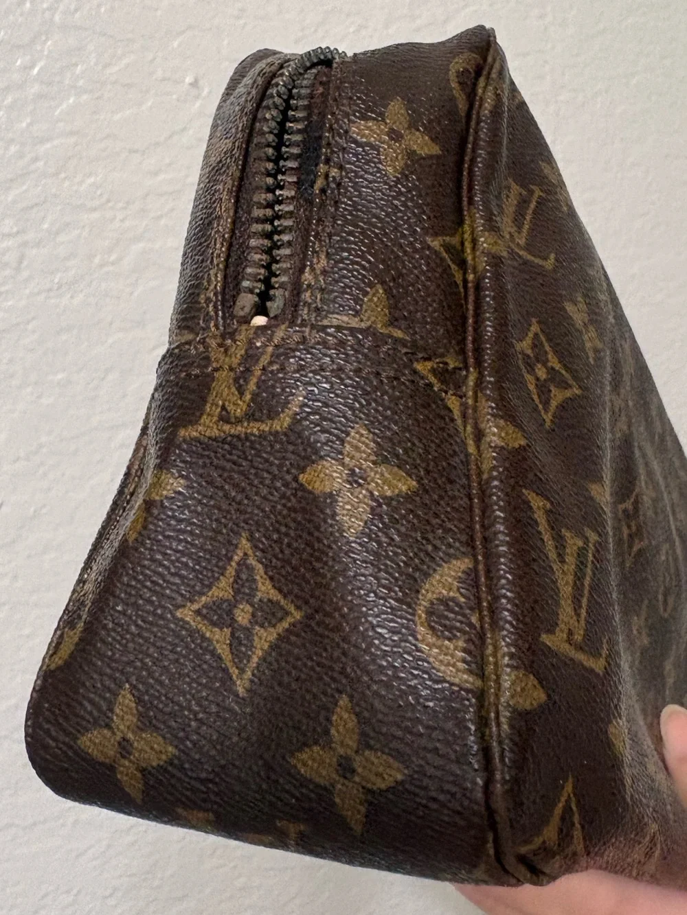 Authentic LOUIS VUITTON Trousse Toilette 28 Monogram Cosmetics Pouch
